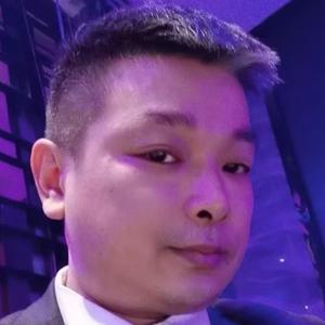 爱玩贪吃蛇的80大叔头像