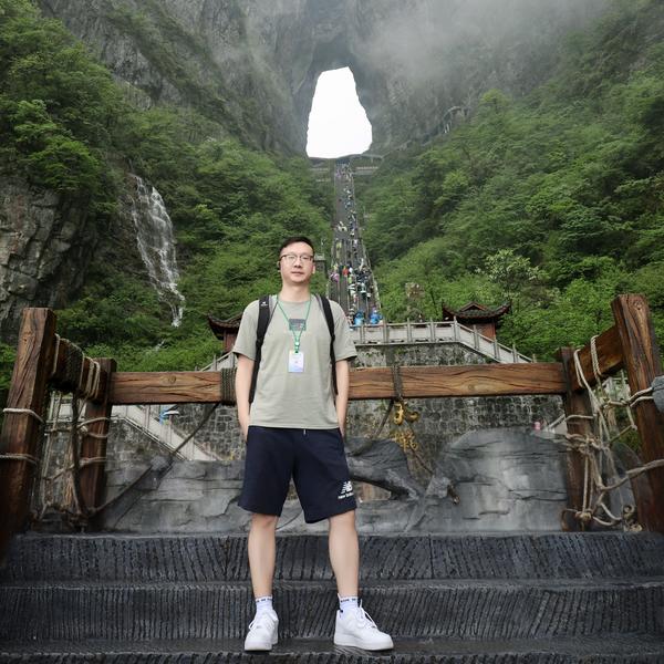 奔驰义哥头像