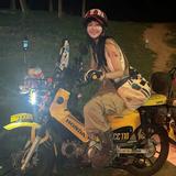 骑小黄车的肉丸子头像