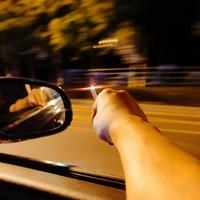 牛仔裤白球鞋头像