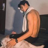 头上有犄角头像