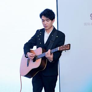 卖衣服的吉他老师头像