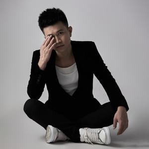 878PLUS头像