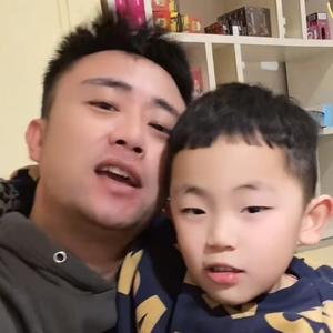 臭小陪老王长大头像