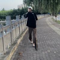 爱玩路亚的小伙子头像
