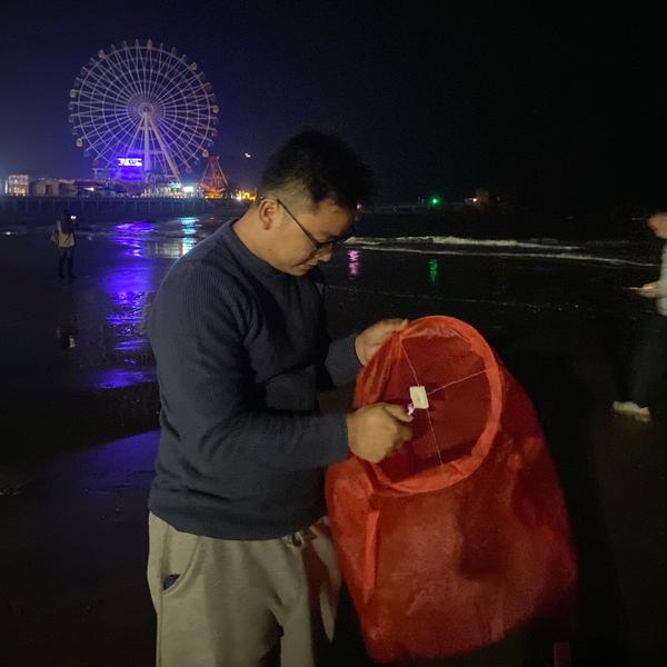 啊辉摸车头像