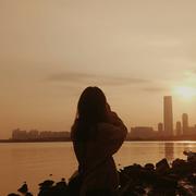 上菜的店小二的个人资料头像