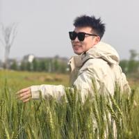发呆的北极熊吖头像