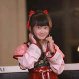 穿着裙子的风头像