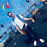 贝斯手弹吉他头像