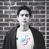 Derek °头像