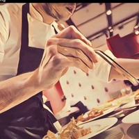 你走路带风。。。头像