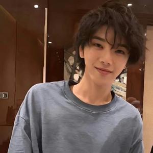 令狐依鹿头像