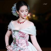 二手车里的刘亦菲头像