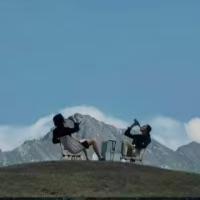 代码未停，心跳已止：一位32岁同行倒在周末，抢救时的群消息刺痛了谁？