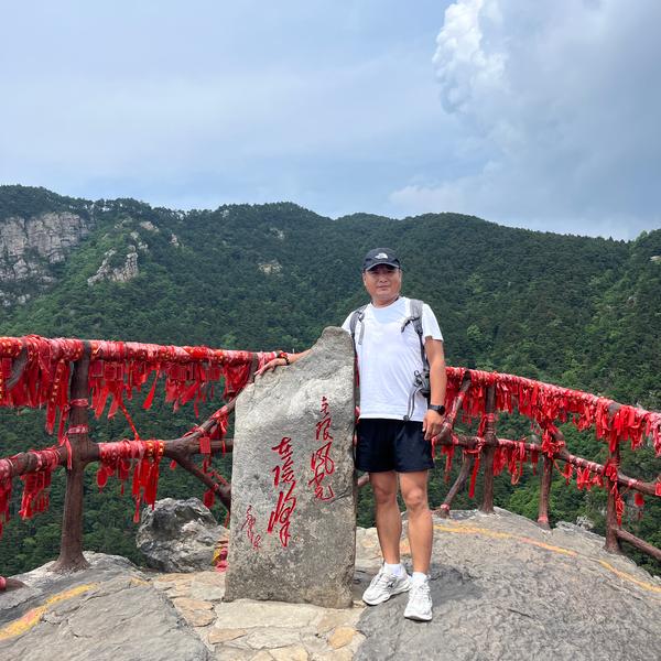 峰哥齐妹儿房车旅行头像