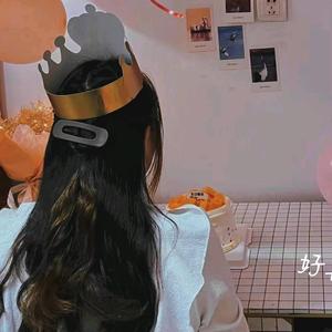 戚臻头像