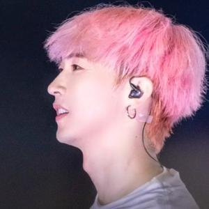 提前步入老年生活的80后头像