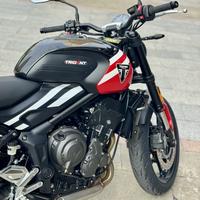 骑不快的拿破轮头像