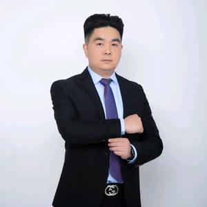 Автолюбитель Босс Ли