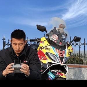航拍界的小学生头像