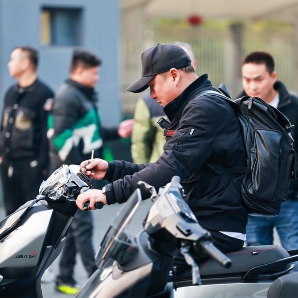 爱溜车的大魏头像