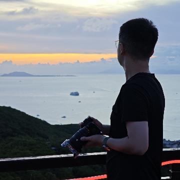 爱拍车的灰老板头像