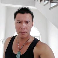 随蜂飘零头像