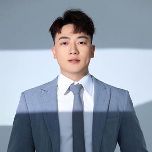 龙达传媒峰哥头像