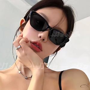 奋发小妞头像