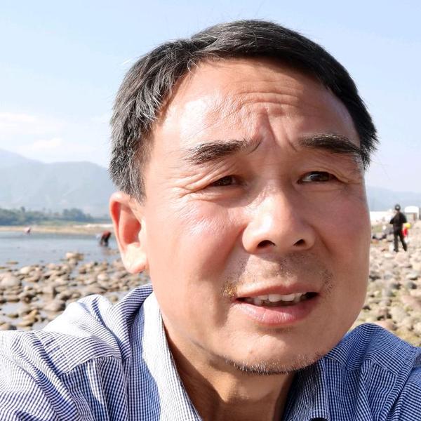 桂哥游头像