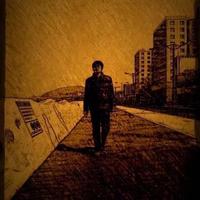 幸福热情的小哥头像