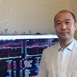 老章的正前方头像