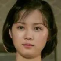 朝均抽烟的朝万股东头像