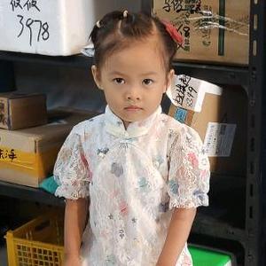 小瑾嘎嘎嘎头像