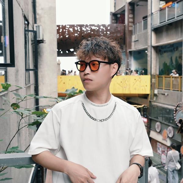 潇洒小红花Qu头像