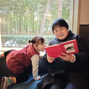 朱迪与姥姥双语时光头像