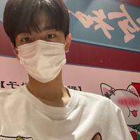 潇洒的暖色豹头像