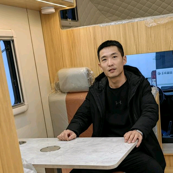 春哥的房车生活头像