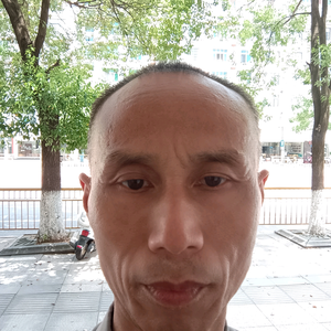 丁运港头像