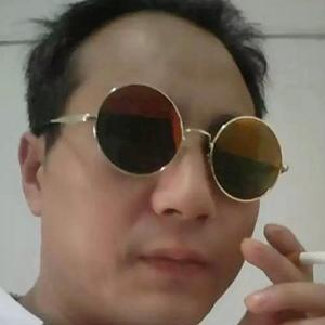 双手捧不出海水的蓝头像