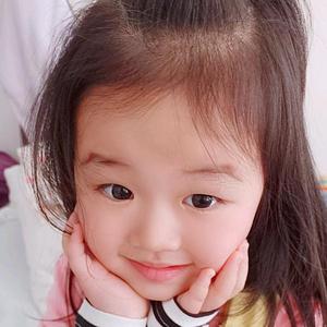 小花朵朵头像