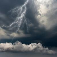 你说话声音小一点头像