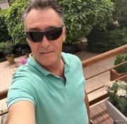 Larrysince1977的个人资料头像