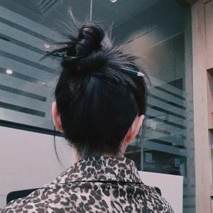 小媛卖瓜头像