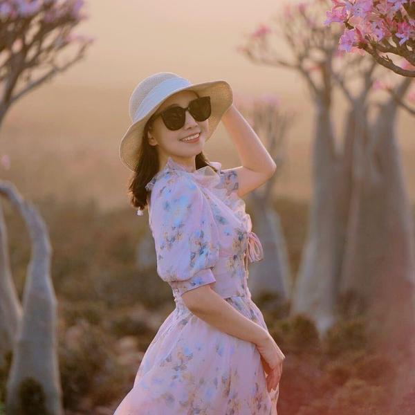 邓小微看世界头像