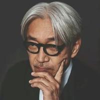 稳重的中年男性头像