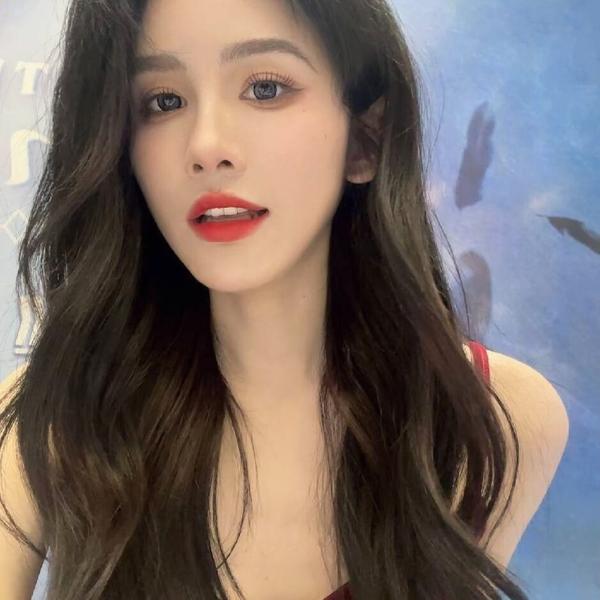 树下品茶的雅士头像