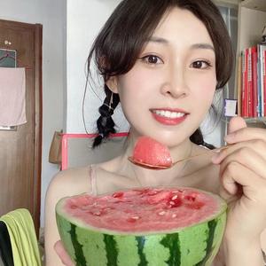 小刘要早睡头像