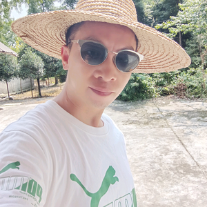 强哥在户外头像